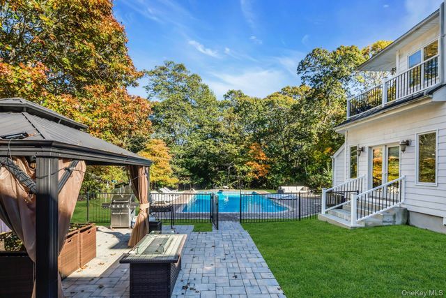 10 Bay Woods Drive, Hampton Bays, NY 11946