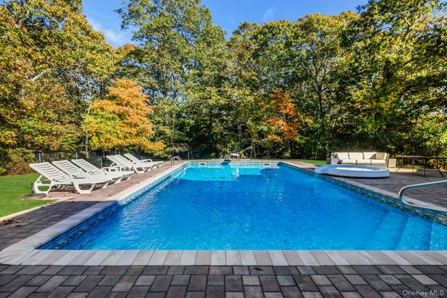 10 Bay Woods Drive, Hampton Bays, NY 11946