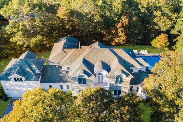 10 Bay Woods Drive, Hampton Bays, NY 11946