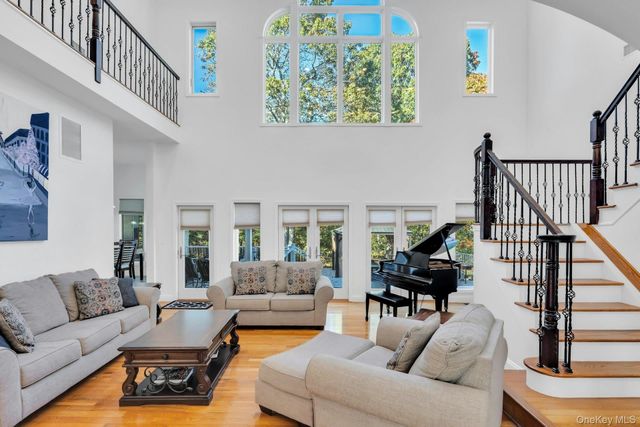 10 Bay Woods Drive, Hampton Bays, NY 11946