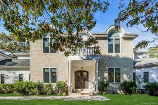 10 Bay Woods Drive, Hampton Bays, NY 11946