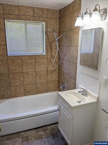 923-945 Fir St S, Salem, OR 97302
