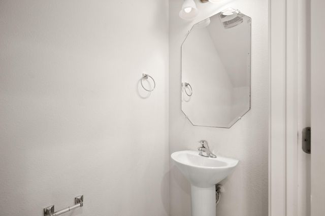 4513 Kocurek ST, Austin, TX 78723