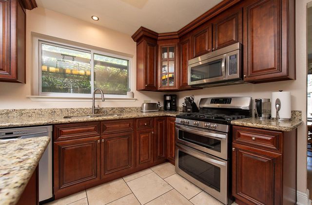 8318 Glen Canyon DR, Round Rock, TX 78681