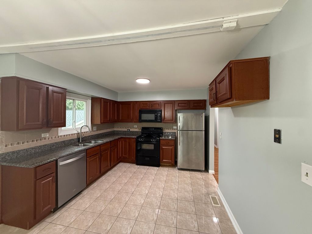 2341 Leeward Lane, Hanover Park, IL 60133 — photo 4