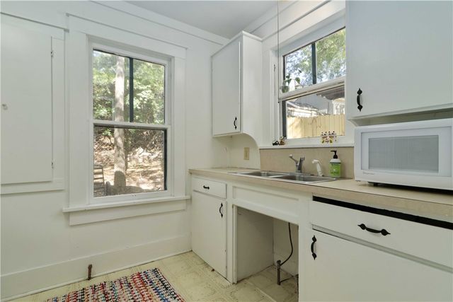 106 W Boles Street, Fayetteville, AR 72701