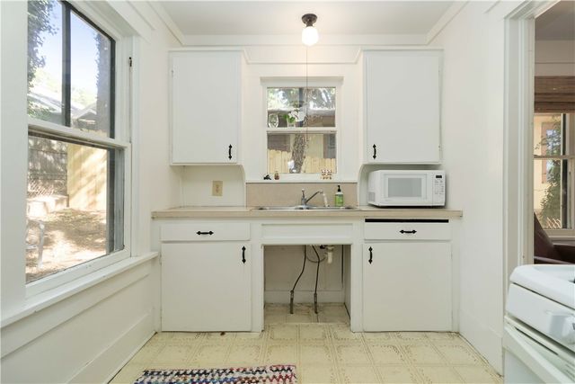 106 W Boles Street, Fayetteville, AR 72701