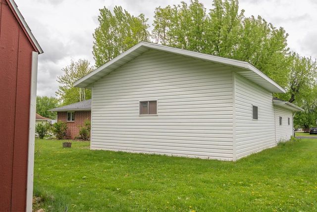 205 W HICKORY STREET, Abbotsford, WI 54405