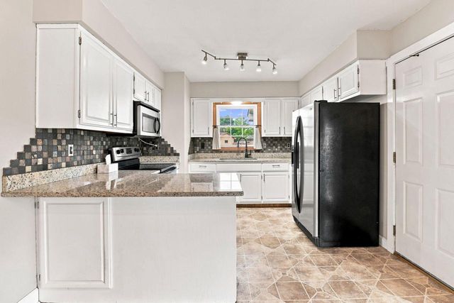 7015 61st AVENUE, Kenosha, WI 53142