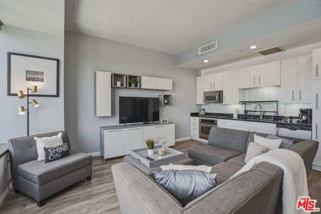 1100 Wilshire Boulevard 2201, Los Angeles, CA 90017