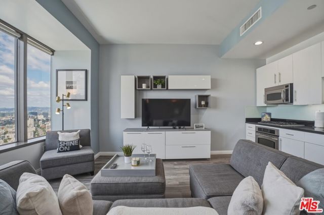 1100 Wilshire Boulevard 2201, Los Angeles, CA 90017