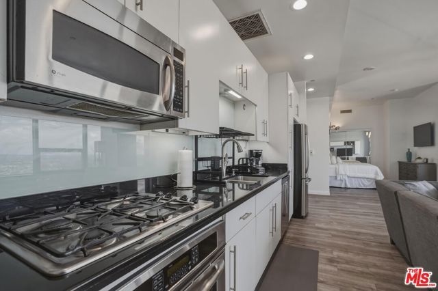 1100 Wilshire Boulevard 2201, Los Angeles, CA 90017