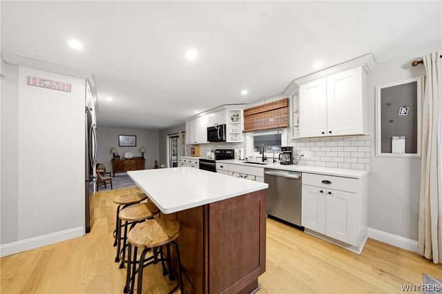 4 Woodward Court, West Seneca, NY 14224