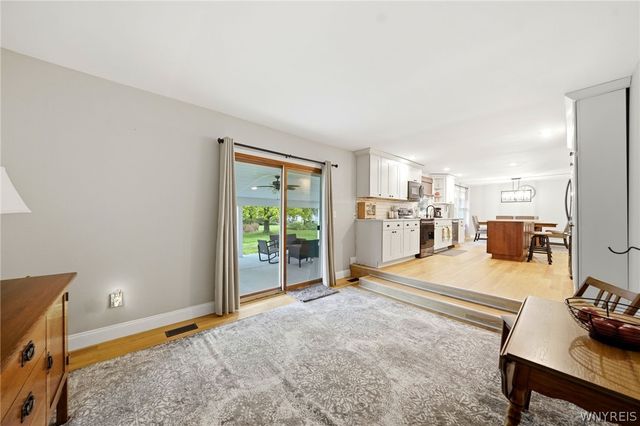 4 Woodward Court, West Seneca, NY 14224