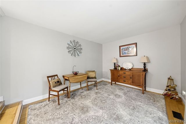 4 Woodward Court, West Seneca, NY 14224