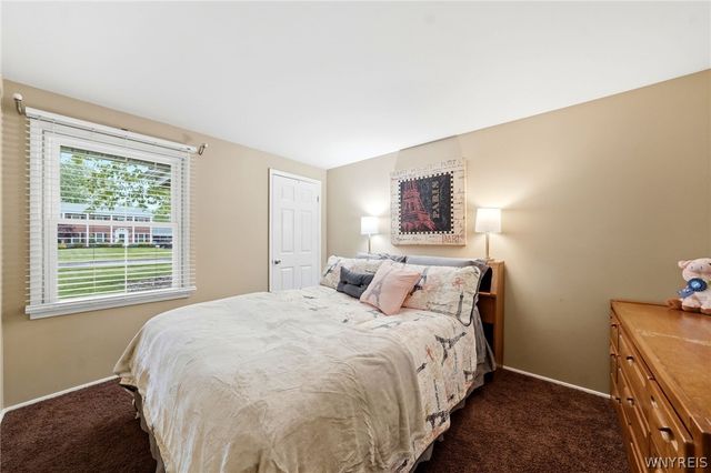 4 Woodward Court, West Seneca, NY 14224
