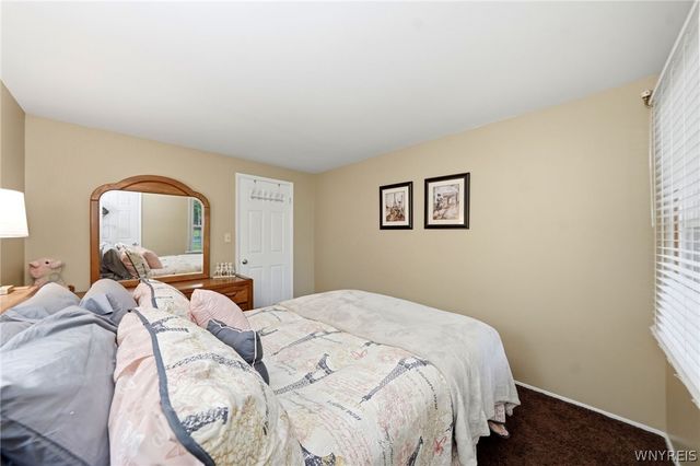4 Woodward Court, West Seneca, NY 14224