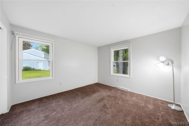4 Woodward Court, West Seneca, NY 14224