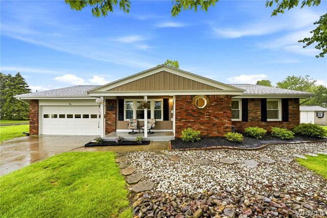 4 Woodward Court, West Seneca, NY 14224