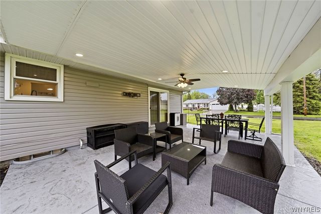 4 Woodward Court, West Seneca, NY 14224