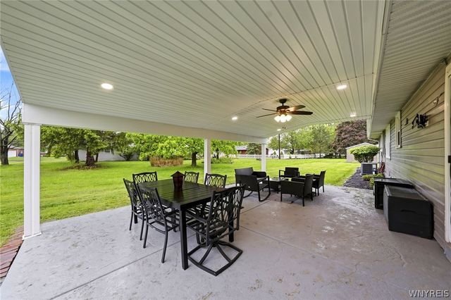 4 Woodward Court, West Seneca, NY 14224