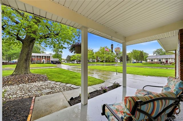 4 Woodward Court, West Seneca, NY 14224