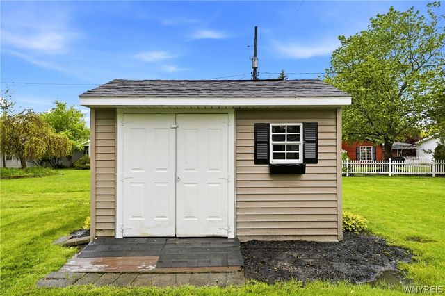 4 Woodward Court, West Seneca, NY 14224