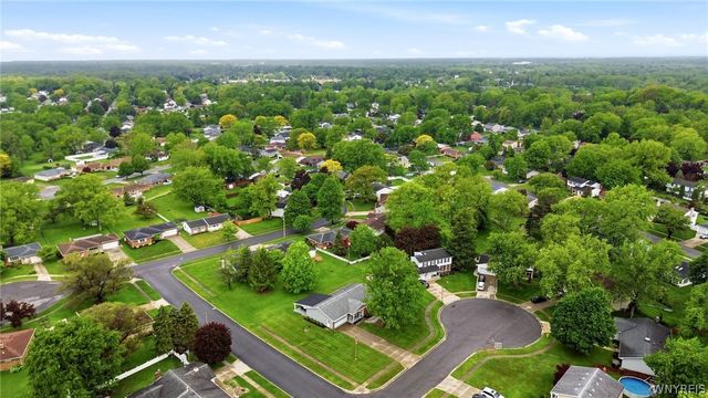 4 Woodward Court, West Seneca, NY 14224
