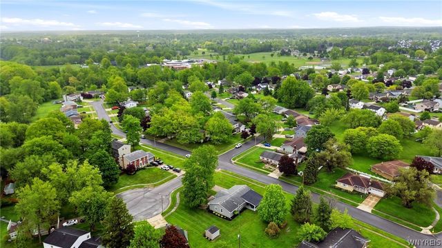4 Woodward Court, West Seneca, NY 14224