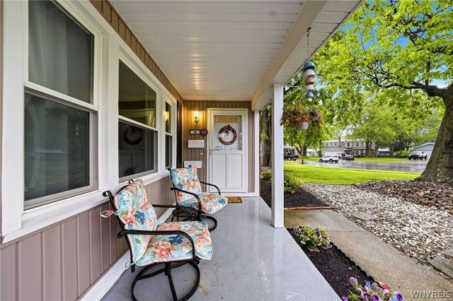 4 Woodward Court, West Seneca, NY 14224