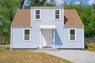 1523 E Madge Avenue, Hazel Park, MI 48030