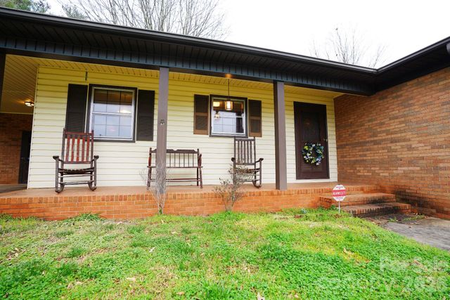 915 Woods Drive, Statesville, NC 28677