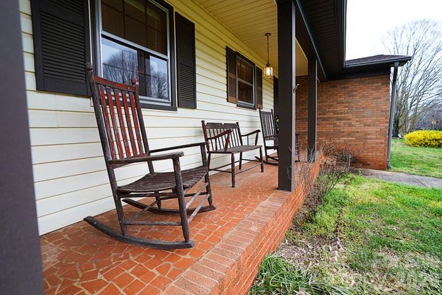 915 Woods Drive, Statesville, NC 28677