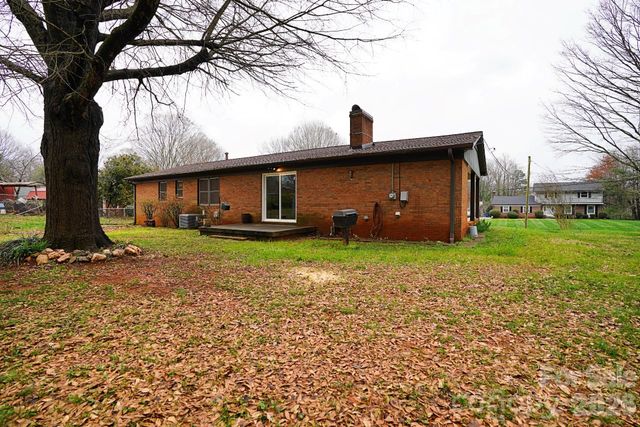 915 Woods Drive, Statesville, NC 28677