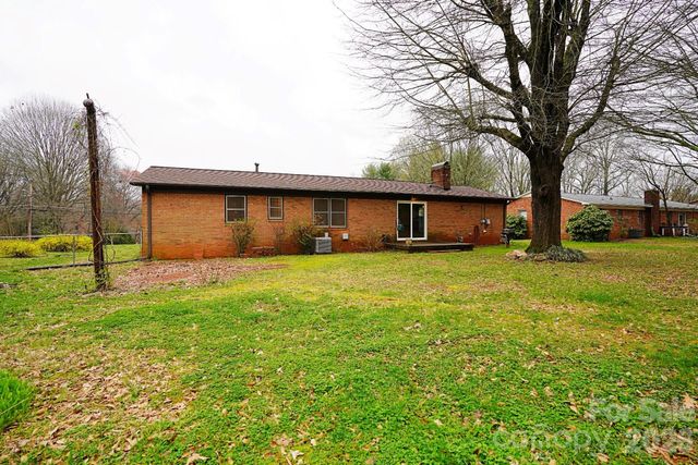 915 Woods Drive, Statesville, NC 28677