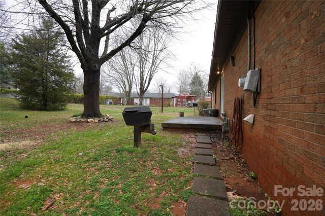 915 Woods Drive, Statesville, NC 28677