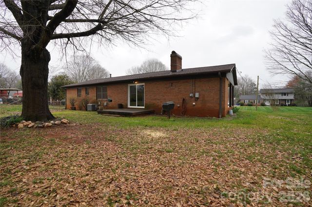 915 Woods Drive, Statesville, NC 28677