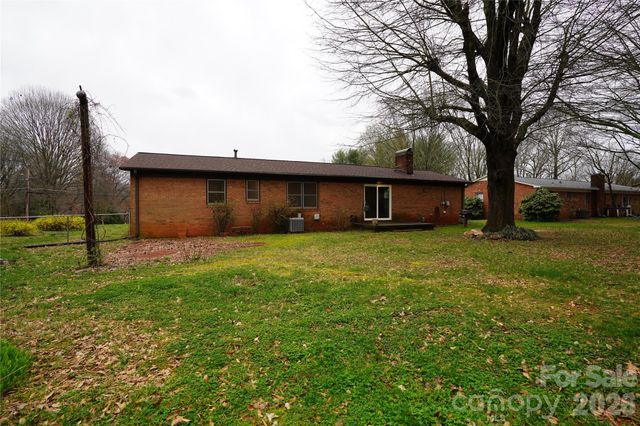 915 Woods Drive, Statesville, NC 28677