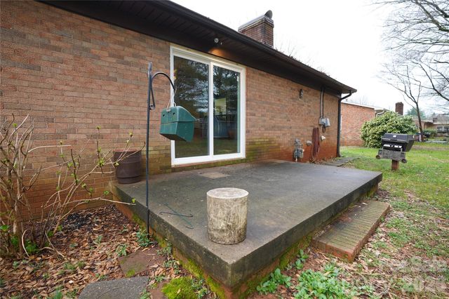 915 Woods Drive, Statesville, NC 28677