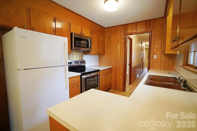 915 Woods Drive, Statesville, NC 28677