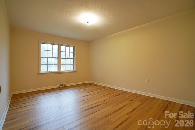 915 Woods Drive, Statesville, NC 28677