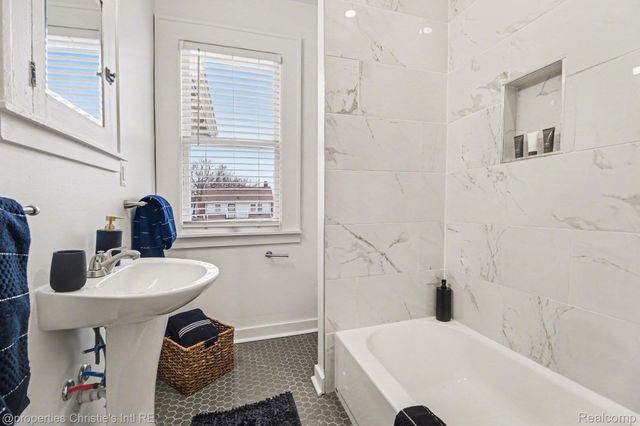 3873 Iroquois Street, Detroit, MI 48214