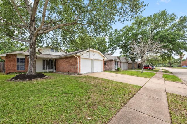 2918 Walnut Springs Drive, Katy, TX 77449