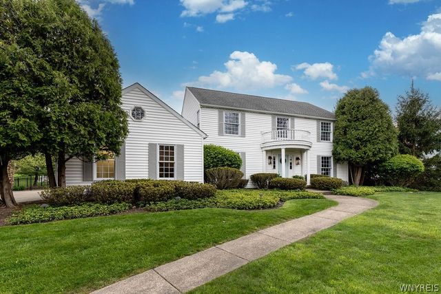 7 Fox Chapel Drive, Orchard Park, NY 14127