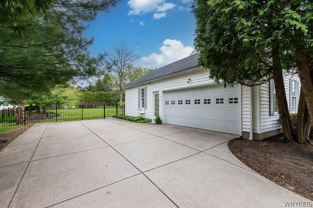 7 Fox Chapel Drive, Orchard Park, NY 14127