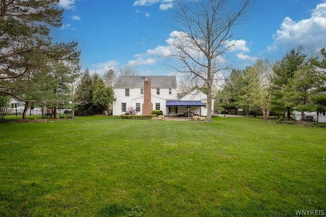 7 Fox Chapel Drive, Orchard Park, NY 14127