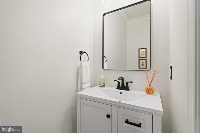 10448 WHEATLEY SCHOOL RD, Marshall, VA 20115