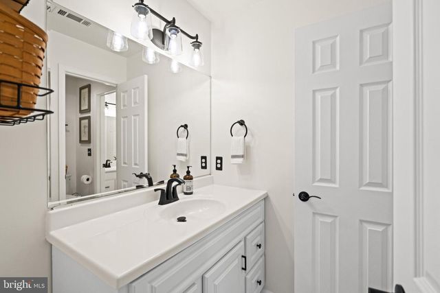 10448 WHEATLEY SCHOOL RD, Marshall, VA 20115