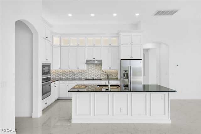 1205 SE 20th CT, Cape Coral, FL 33990