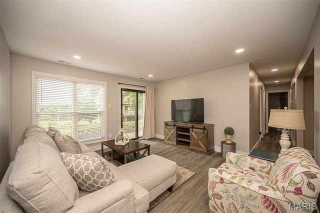 6300 Sprig Oak Court A, St Louis, MO 63128